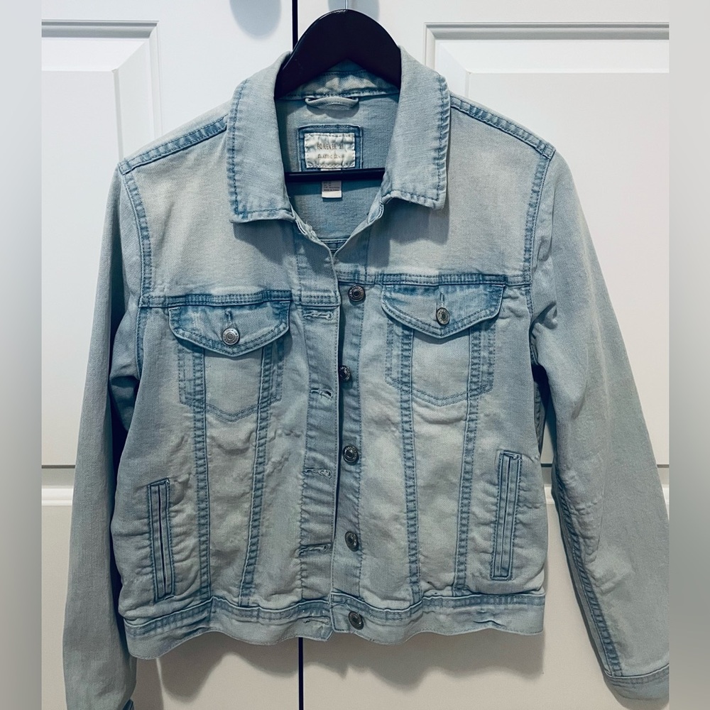 💙 Forever 21 Light Denim Jacket 💙